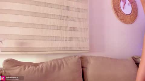 Snapshot of miss_toronto chatting on 03-04-25, 06:39 Adara Lpez online show from 03-04-25, 06:39