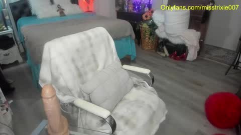 Snapshot of miss_trixie chatting on 11-13-25, 07:46 Trixie007 online show from 11-13-25, 07:46