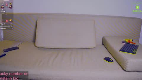 Snapshot of miss_vero chatting on 12-17-24, 01:50 Just Vero online show from 12-17-24, 01:50