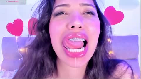 Snapshot of miss_veronica2 chatting on 02-12-25, 02:43 Miss Veronica online show from 02-12-25, 02:43