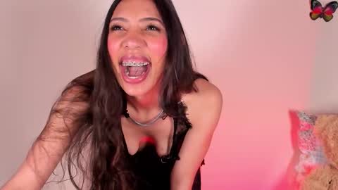 Snapshot of miss_veronica2 chatting on 09-25-25, 01:04 Miss Veronica online show from 09-25-25, 01:04