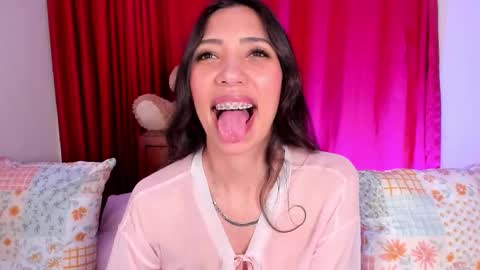Snapshot of miss_veronica2 chatting on 10-01-25, 01:28 Miss Veronica online show from 10-01-25, 01:28