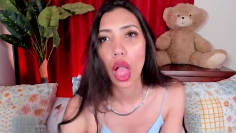 Snapshot of miss_veronica2 chatting on 10-21-25, 01:12 Miss Veronica online show from 10-21-25, 01:12
