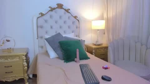 Snapshot of miss_vivienne chatting on 11-26-25, 03:51 miss vivienne online show from 11-26-25, 03:51