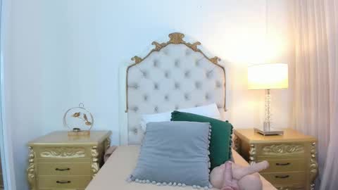 Snapshot of miss_vivienne chatting on 12-04-25, 03:05 miss vivienne online show from 12-04-25, 03:05