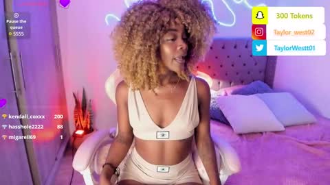 Snapshot of miss_west chatting on 12-05-24, 08:33 Tay Tay Independent Model online show from 12-05-24, 08:33