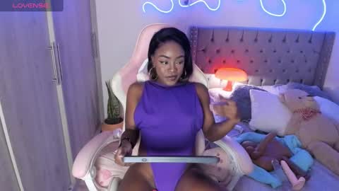 Snapshot of miss_west chatting on 02-07-25, 07:18 Tay Tay Independent Model online show from 02-07-25, 07:18