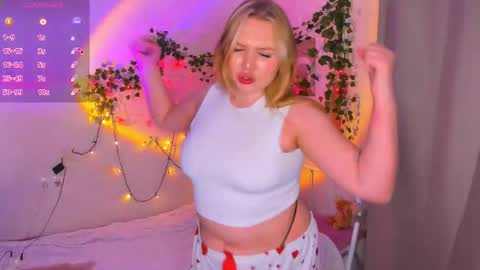 Tina  Julie online show from 11-12-25, 09:58