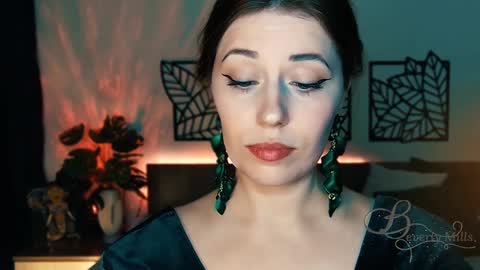 The divine Beverly online show from 01-24-25, 06:25