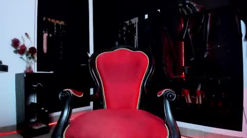 Snapshot of missdarklady chatting on 02-15-25, 12:48 Missdarklady online show from 02-15-25, 12:48