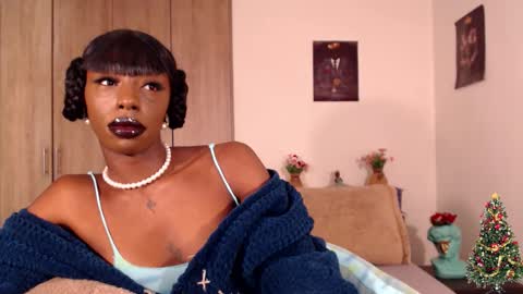 Snapshot of missemilie1 chatting on 12-13-25, 07:53 Emilie Diaz online show from 12-13-25, 07:53