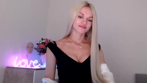 Snapshot of missemma1111 chatting on 12-03-24, 09:12 EMMA online show from 12-03-24, 09:12