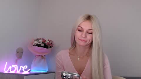 Snapshot of missemma1111 chatting on 12-23-24, 02:07 EMMA online show from 12-23-24, 02:07