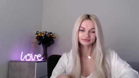 Snapshot of missemma1111 chatting on 03-05-25, 08:42 EMMA online show from 03-05-25, 08:42