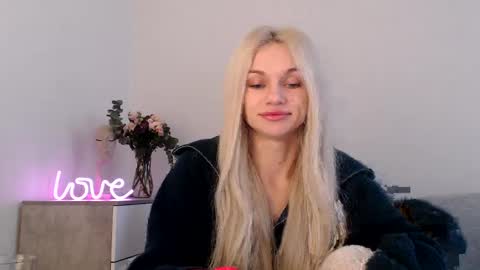 Snapshot of missemma1111 chatting on 03-12-25, 05:46 EMMA online show from 03-12-25, 05:46