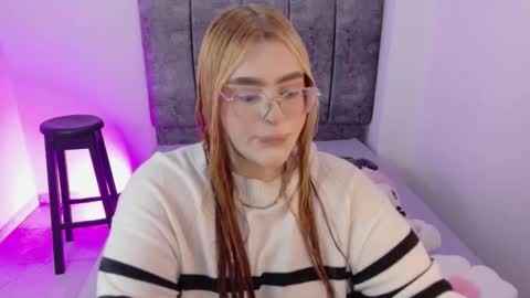 missevans_ online show from 12-21-25, 09:38