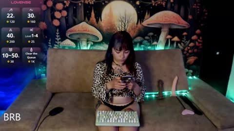 Luna online show from 10-01-25, 01:22