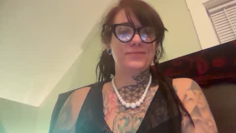 misshoneybadger333 online show from 11-08-25, 11:58