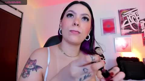 Snapshot of misshuntt3rs chatting on 12-22-24, 01:55 Annie online show from 12-22-24, 01:55