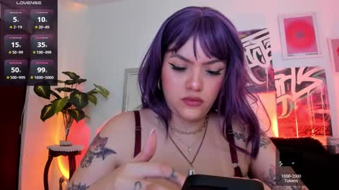 Snapshot of misshuntt3rs chatting on 02-11-25, 02:25 Annie online show from 02-11-25, 02:25