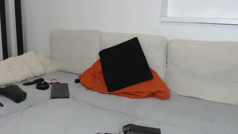 missjenifer online show from 09-24-25, 08:23