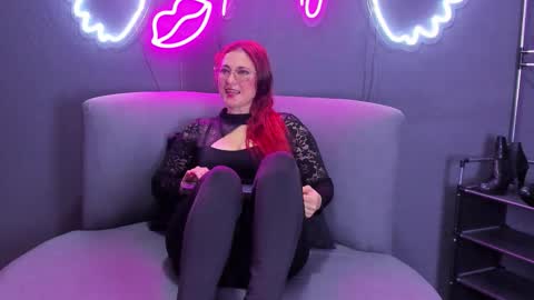 misskathyfox online show from 10-19-25, 11:33