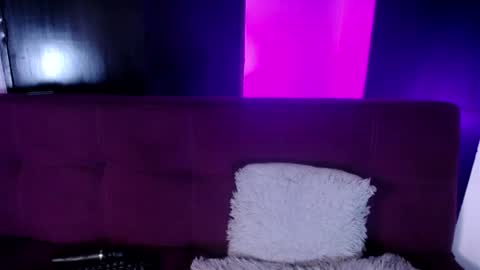 Snapshot of missloise chatting on 12-14-24, 07:03 Miss Loise online show from 12-14-24, 07:03