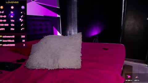 Snapshot of missloise chatting on 02-08-25, 03:31 Miss Loise online show from 02-08-25, 03:31