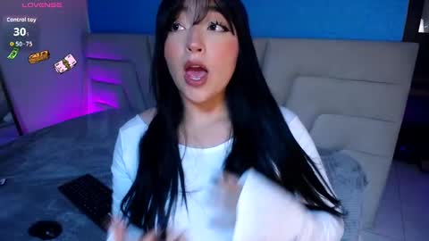 Snapshot of missloise chatting on 09-23-25, 04:15 Miss Loise online show from 09-23-25, 04:15