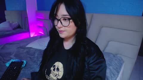 Snapshot of missloise chatting on 10-13-25, 01:27 Miss Loise online show from 10-13-25, 01:27