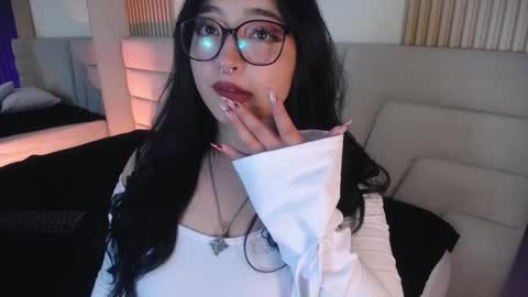 Snapshot of missloise chatting on 10-22-25, 04:24 Miss Loise online show from 10-22-25, 04:24