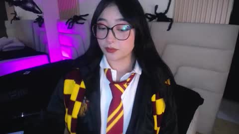 Snapshot of missloise chatting on 10-31-25, 04:02 Miss Loise online show from 10-31-25, 04:02