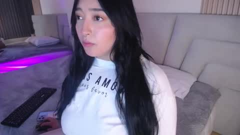 Snapshot of missloise chatting on 11-18-25, 05:12 Miss Loise online show from 11-18-25, 05:12