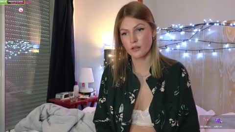 Misslucci online show from 12-28-24, 04:09