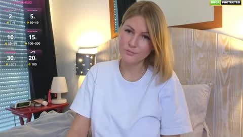 Misslucci online show from 11-30-25, 09:02