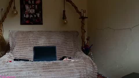 Snapshot of missmagnetizm chatting on 07-22-26, 09:45 Vi online show from 07-22-26, 09:45