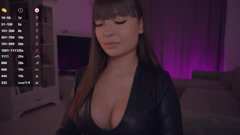 LUXXANDRA online show from 11-23-25, 09:42