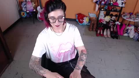 Miss Mia online show from 01-07-25, 05:20