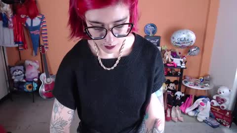 Miss Mia online show from 02-05-25, 01:33