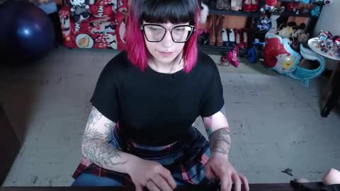 Miss Mia online show from 11-25-25, 01:11