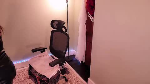 Mina online show from 12-02-24, 01:47