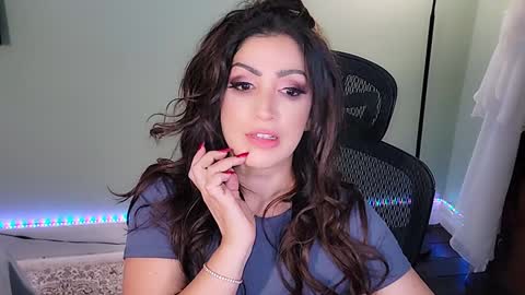 Mina online show from 12-19-24, 03:18