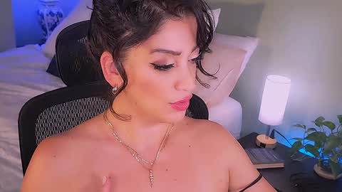 Mina online show from 10-30-25, 02:24