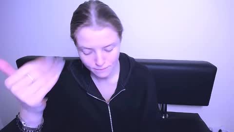 Olivia online show from 02-04-25, 01:38