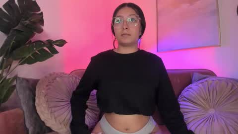 Snapshot of misspariis chatting on 11-04-25, 11:26 Isabel Mendez online show from 11-04-25, 11:26