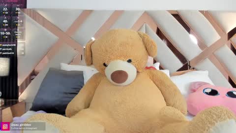 Snapshot of misspaulina__ chatting on 01-15-25, 12:41 Pau Giraldo online show from 01-15-25, 12:41