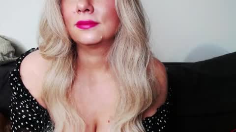 Missqueen1416 online show from 03-10-25, 05:39