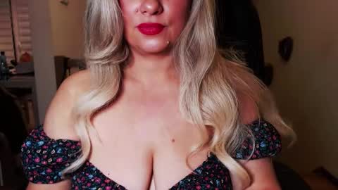 Missqueen1416 online show from 03-12-25, 09:45