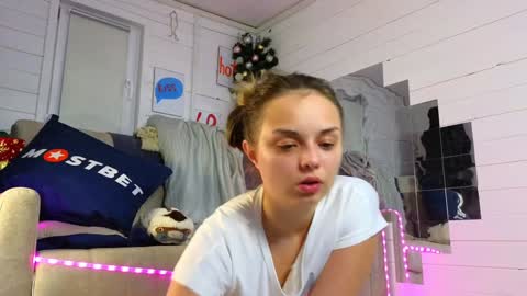 Snapshot of misss_viki chatting on 12-20-24, 06:24 . online show from 12-20-24, 06:24