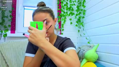 Snapshot of misss_viki chatting on 09-24-25, 05:55 . online show from 09-24-25, 05:55